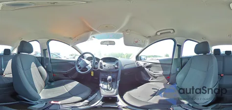 2018 Ford Focus S z USA, uszkodzony, nr VIN 1FADP3E27JL292437